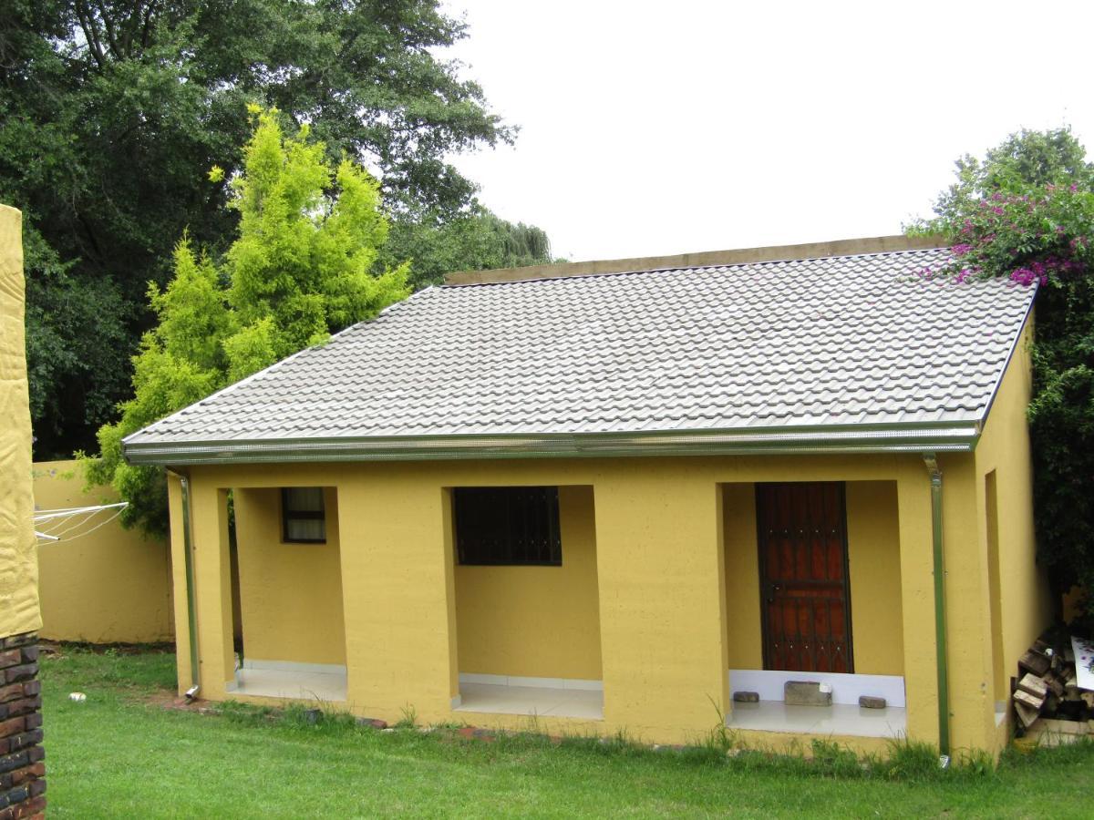 Phomolong Guest House, Westgate, Roodeporte Roodepoort Exterior foto